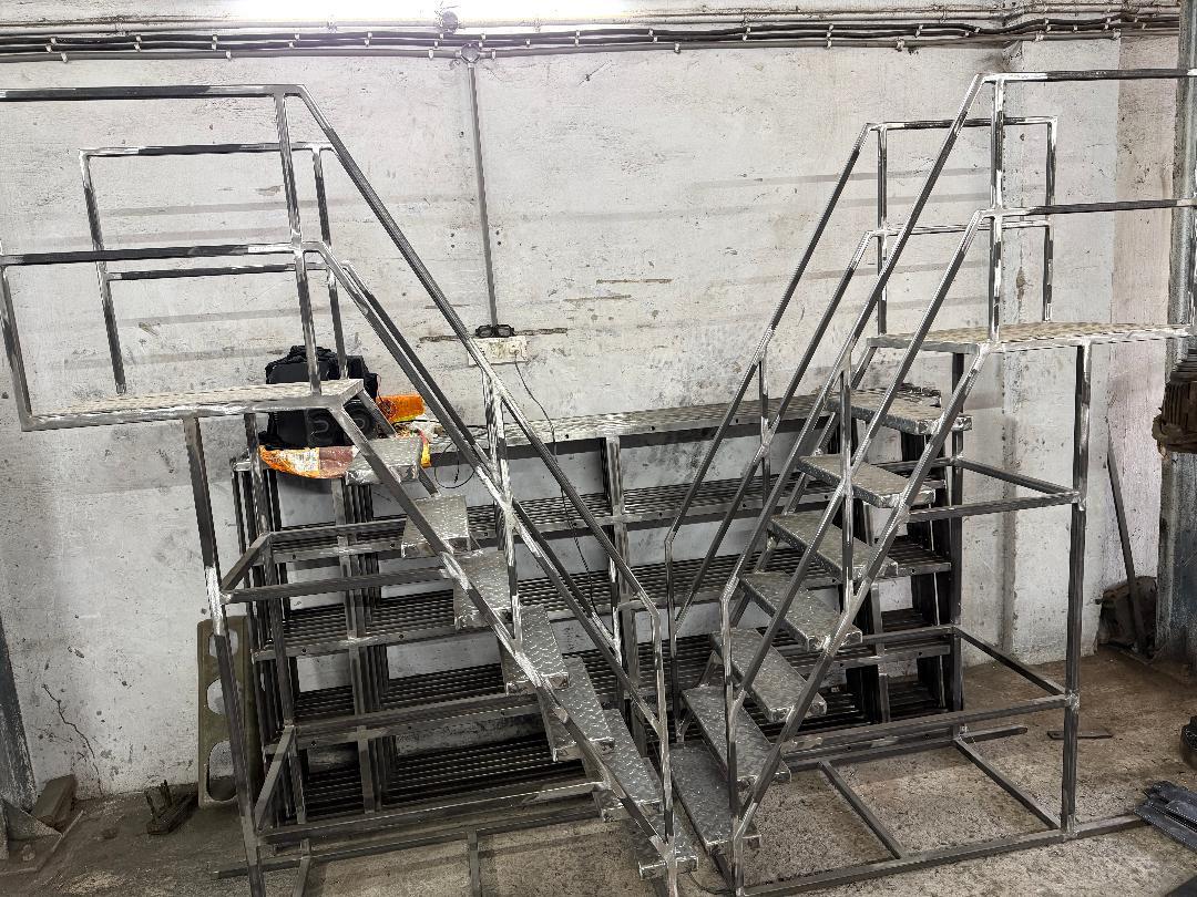 Industrial staircase fabrication variant 4